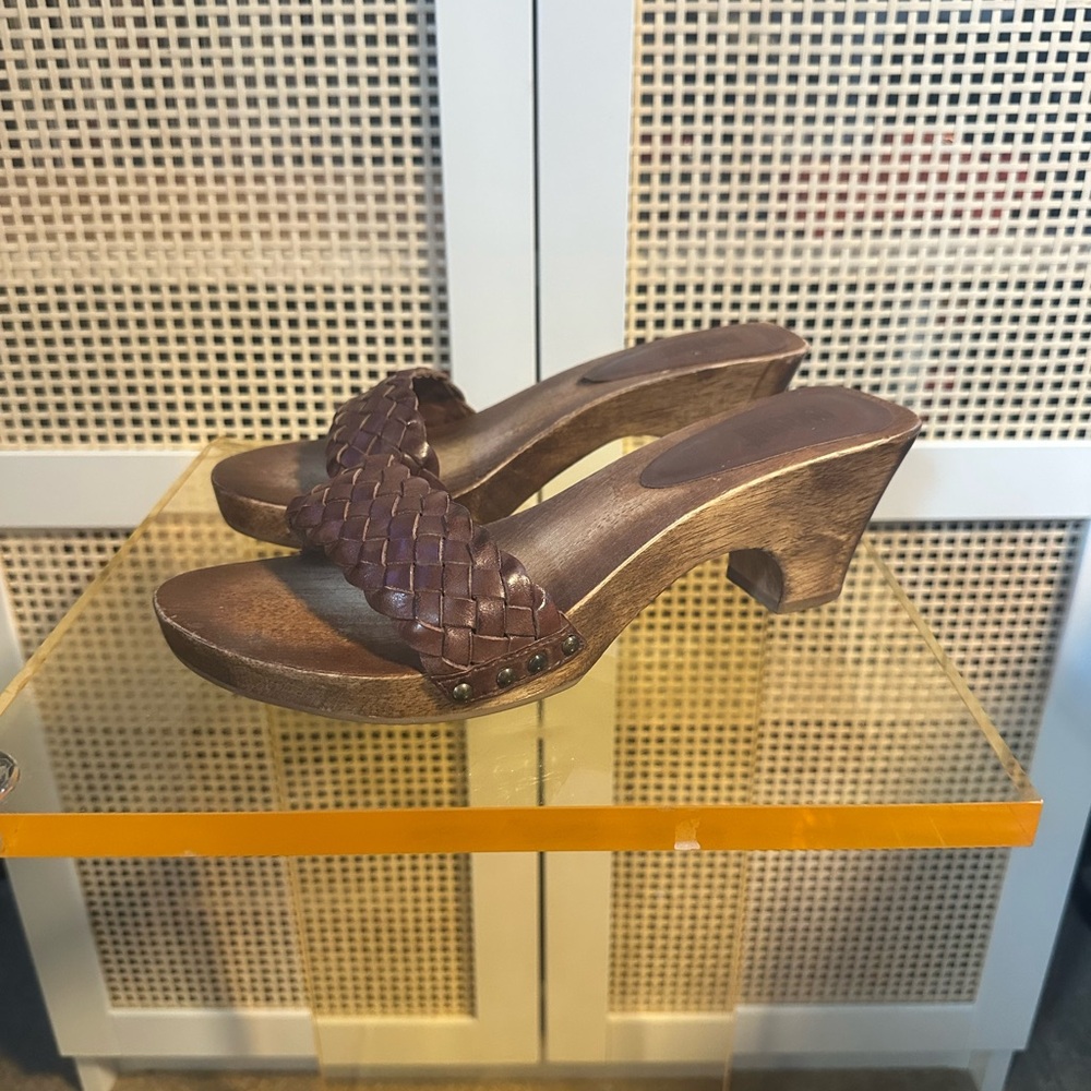 Vintage Y-2K Nomi Woven Leather Slide Heels with Wooden Platform size 8.5